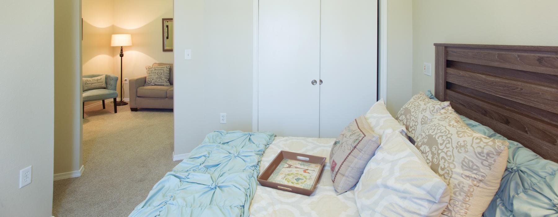 carpeted bedroom with closet